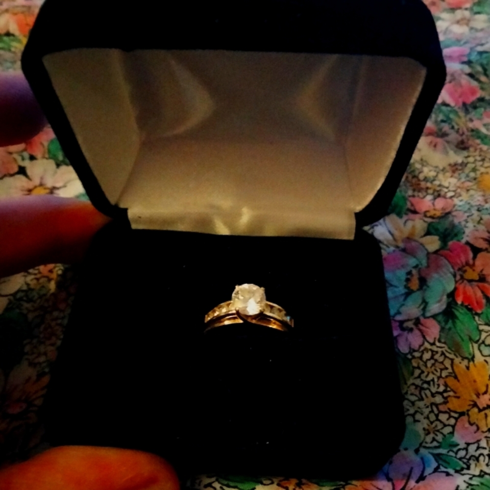 Women's 14kt yellow gold engagement ring